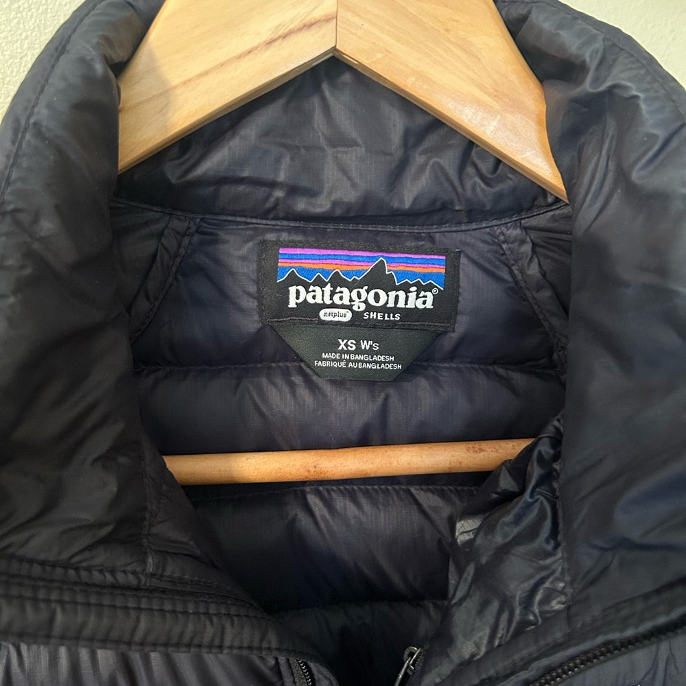 Patagonia Women's Black Puffer Jacket - Picture 5 of 11